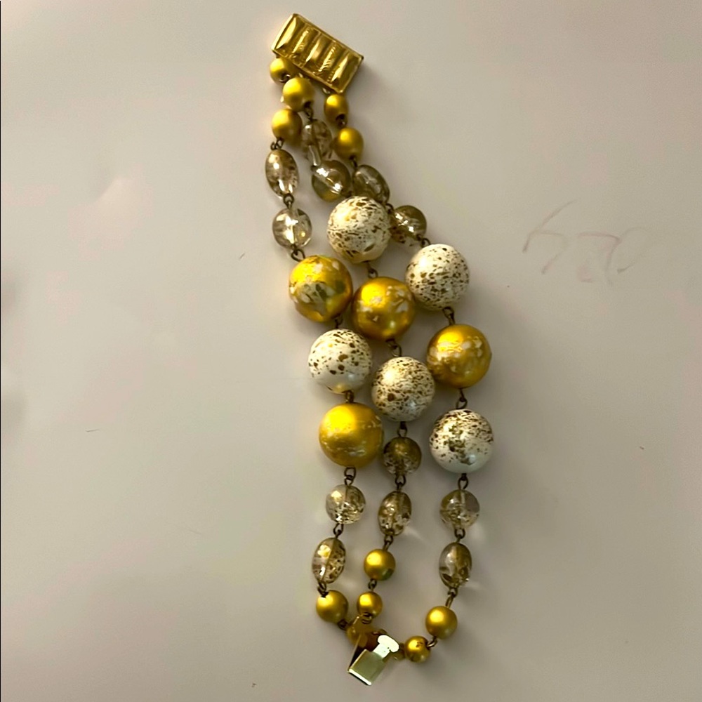 Elegant Gold and Cream Beaded Bracelet
